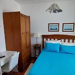 Pequena Baleia Bed & Breakfast Ferrel (Leiria)