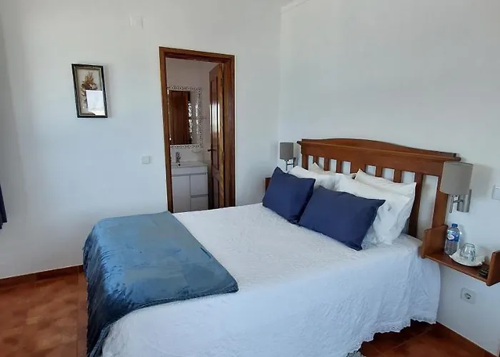 Pequena Baleia Nocleg ze śniadaniem 3*